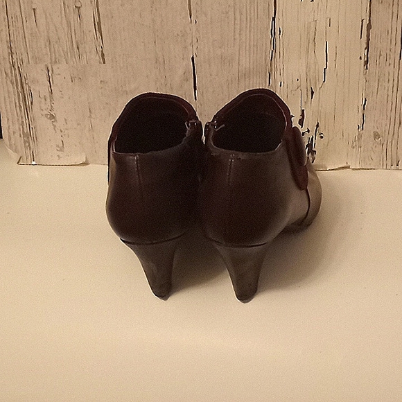 Shoes - Picture 2 of 4